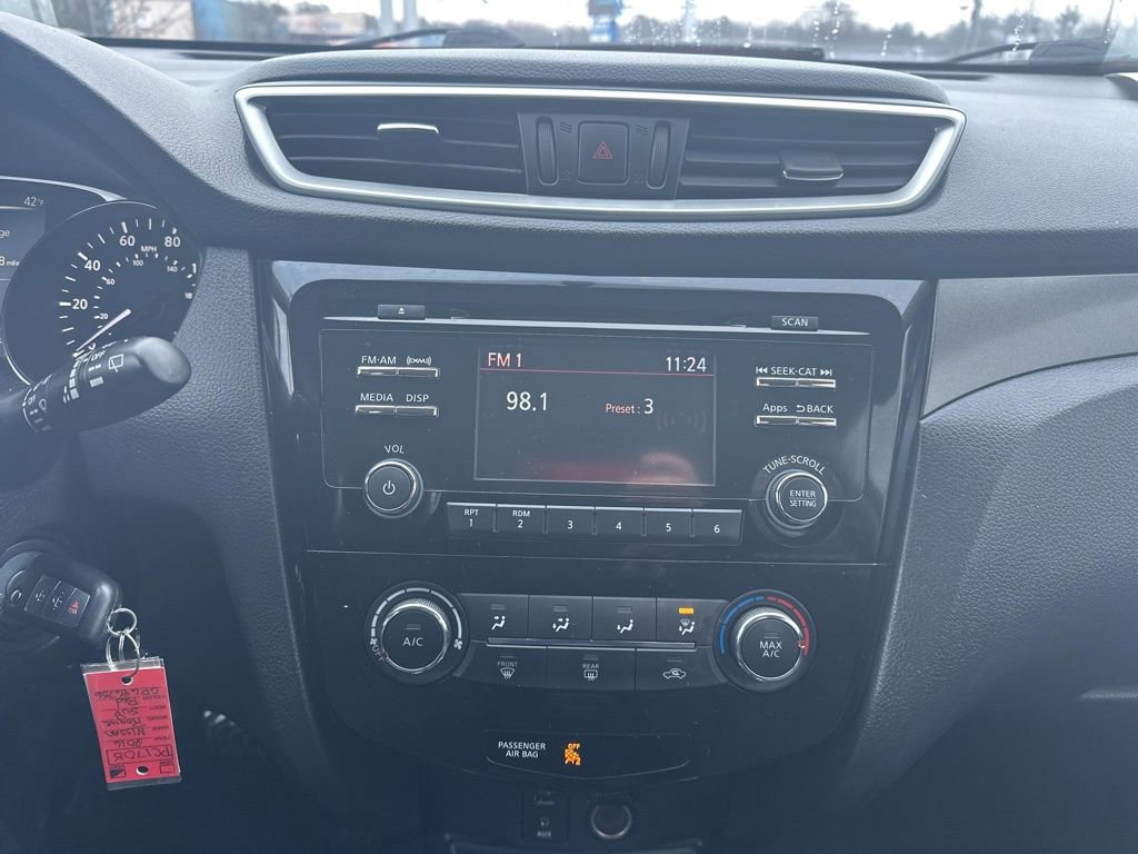 Used 2016 Nissan Rogue S image 18