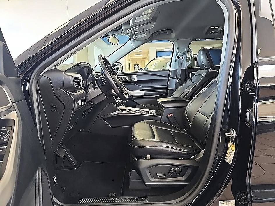 Used 2020 Ford Explorer XLT w/ Equipment Group 202A AWD/4WD image 12