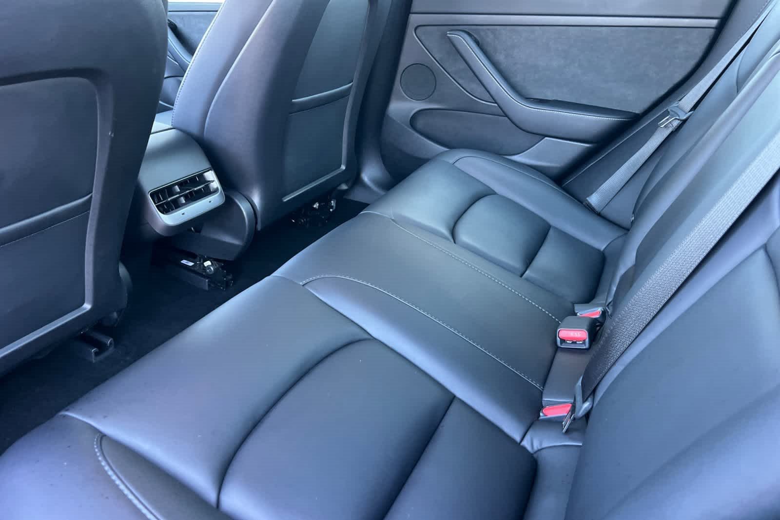 Used 2023 Tesla Model 3 Standard Range image 4