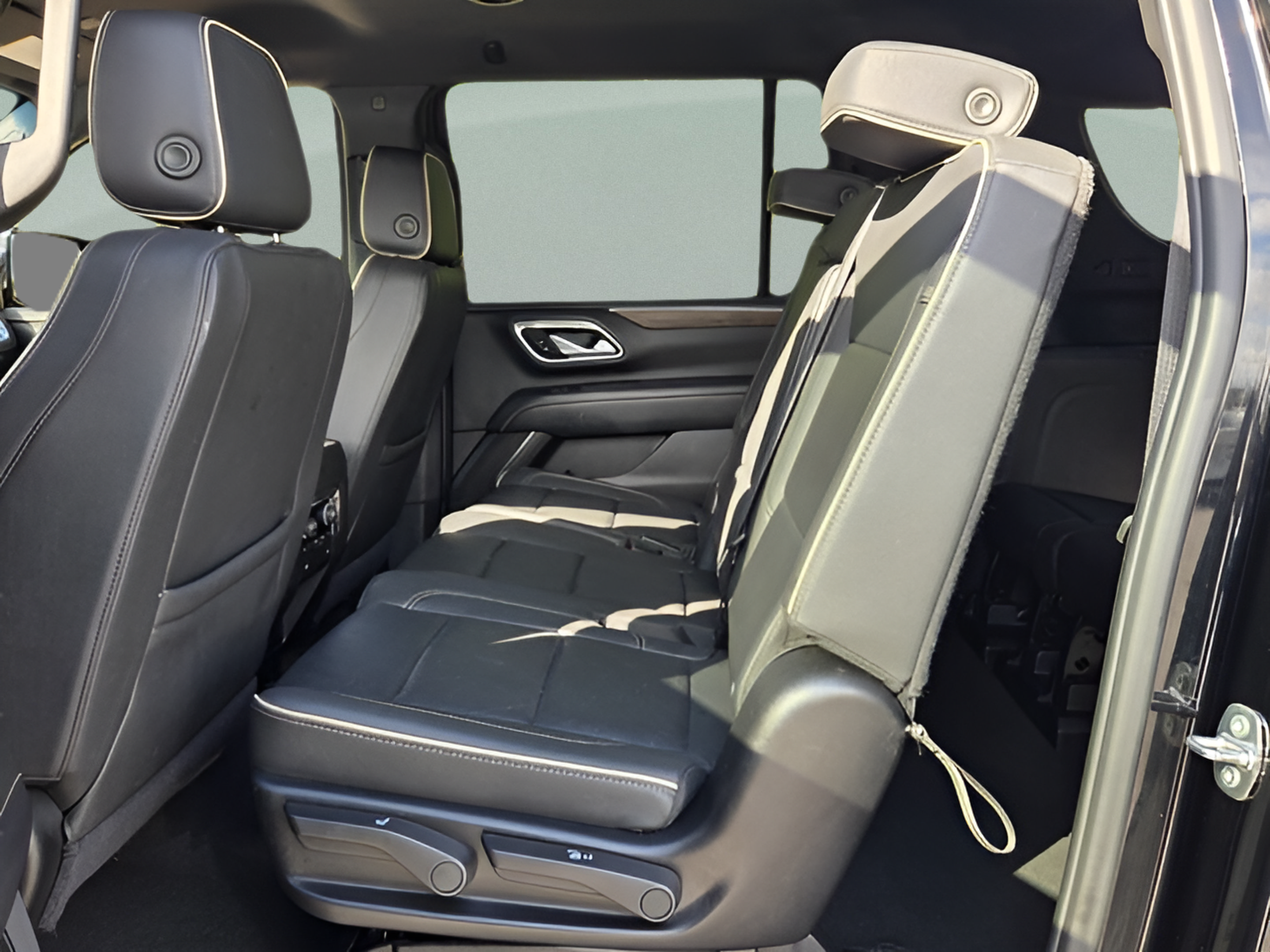 Used 2024 Chevrolet Suburban Premier AWD/4WD image 10