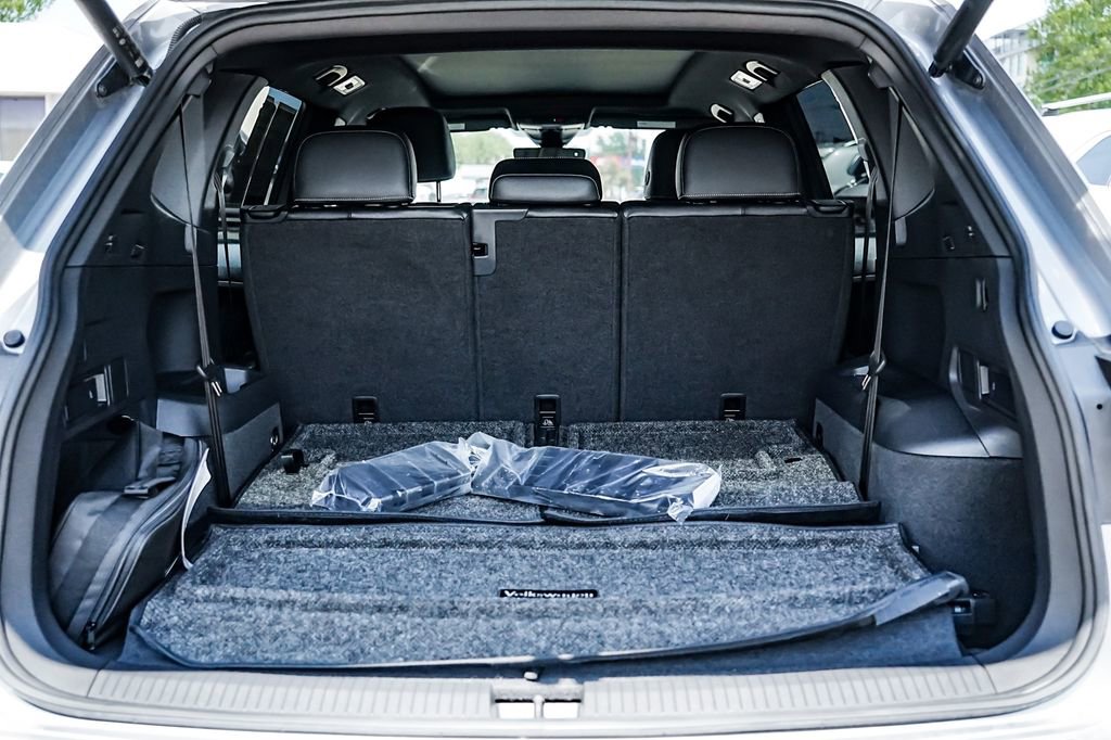 Used 2024 Volkswagen Tiguan SE R-Line image 28