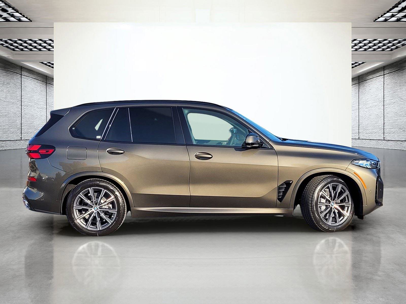 New 2026 BMW X5 xDrive50e w/ M Sport Package AWD/4WD image 5