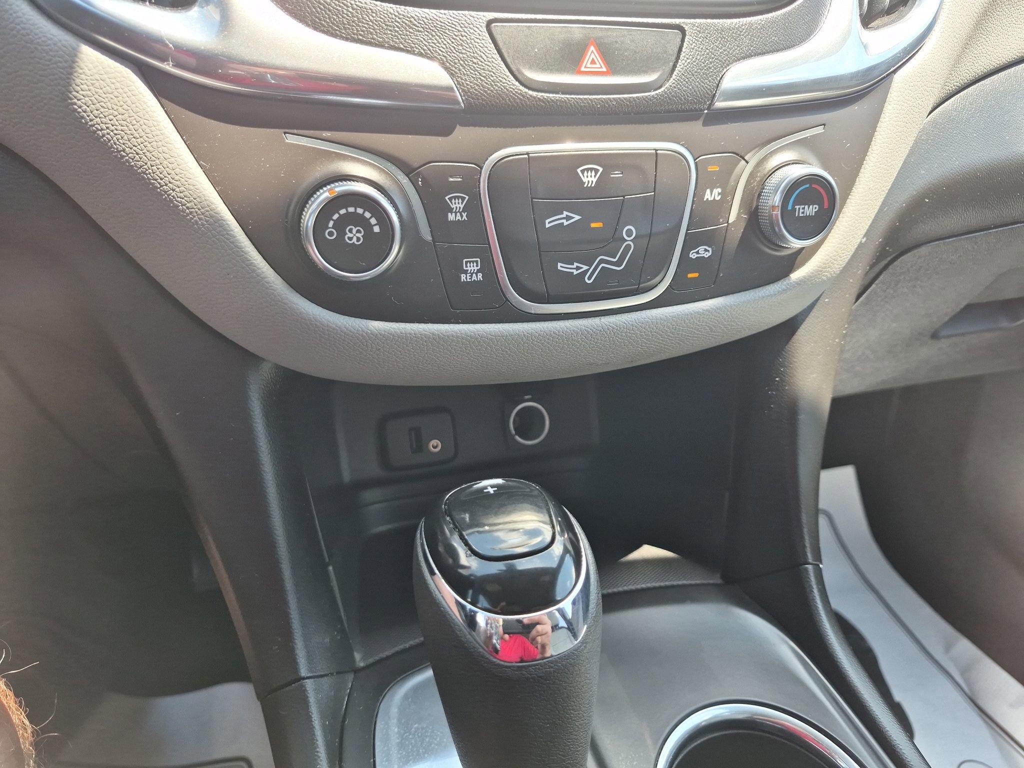 Used 2018 Chevrolet Equinox LS w/ LPO, Cargo Package FWD image 16