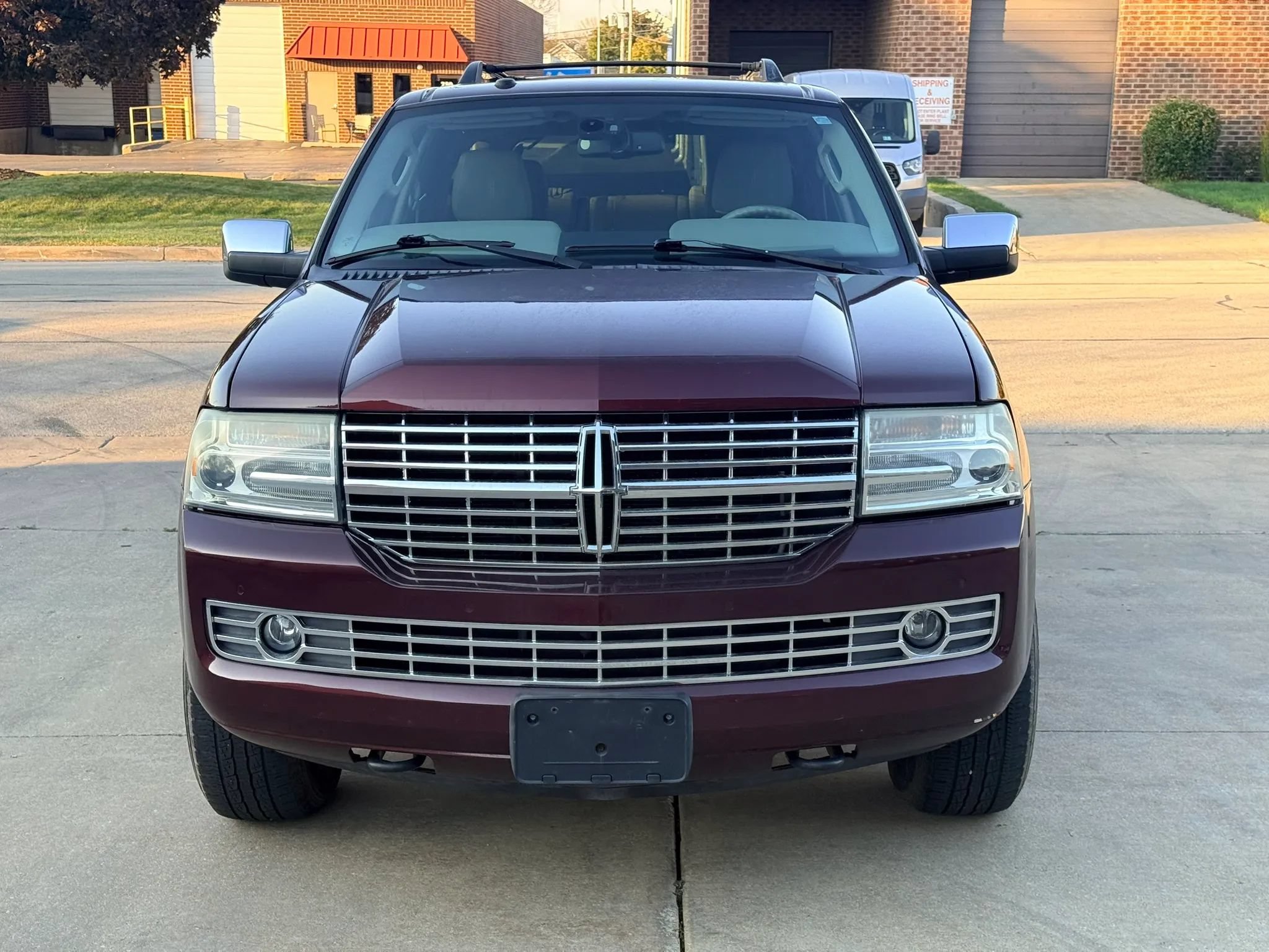 Used 2010 Lincoln Navigator 4WD image 2