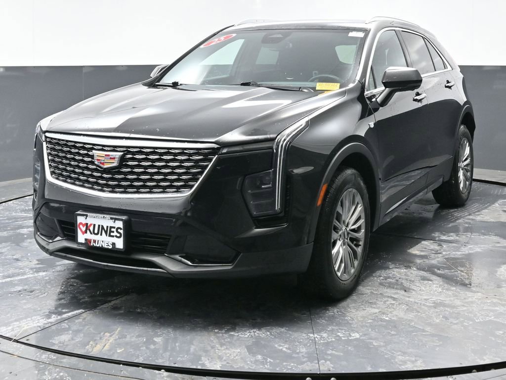 Used 2025 Cadillac XT4 Premium Luxury image 8