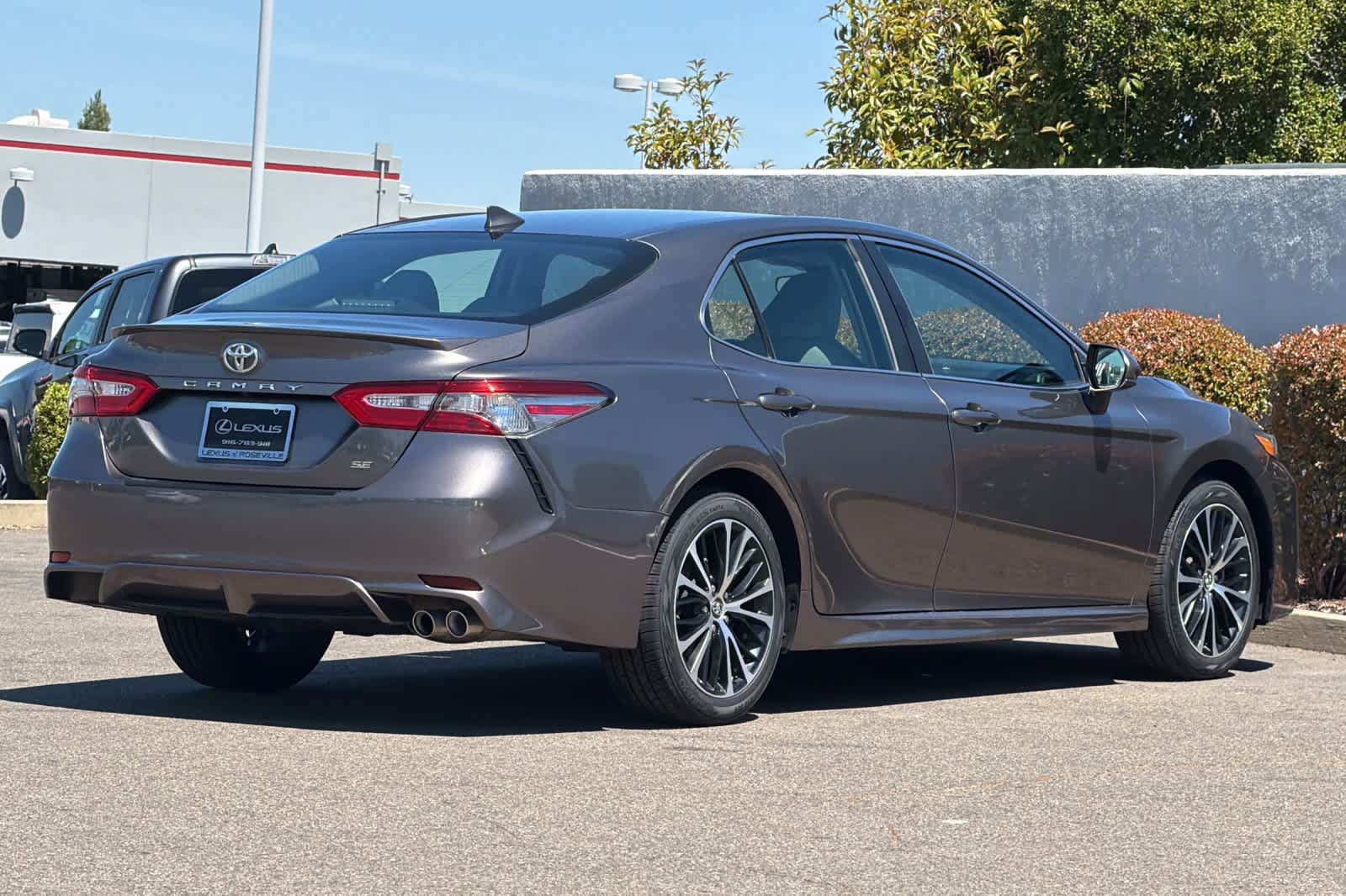 Used 2019 Toyota Camry SE FWD image 2