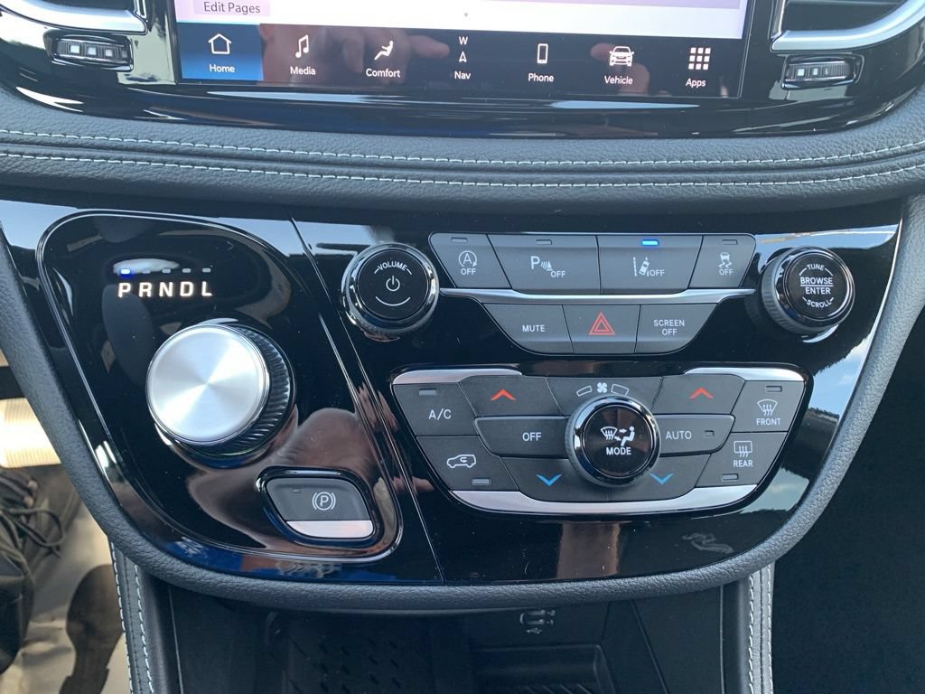 New 2026 Chrysler Pacifica Limited w/ Uconnect Theater Family Group AWD/4WD image 10