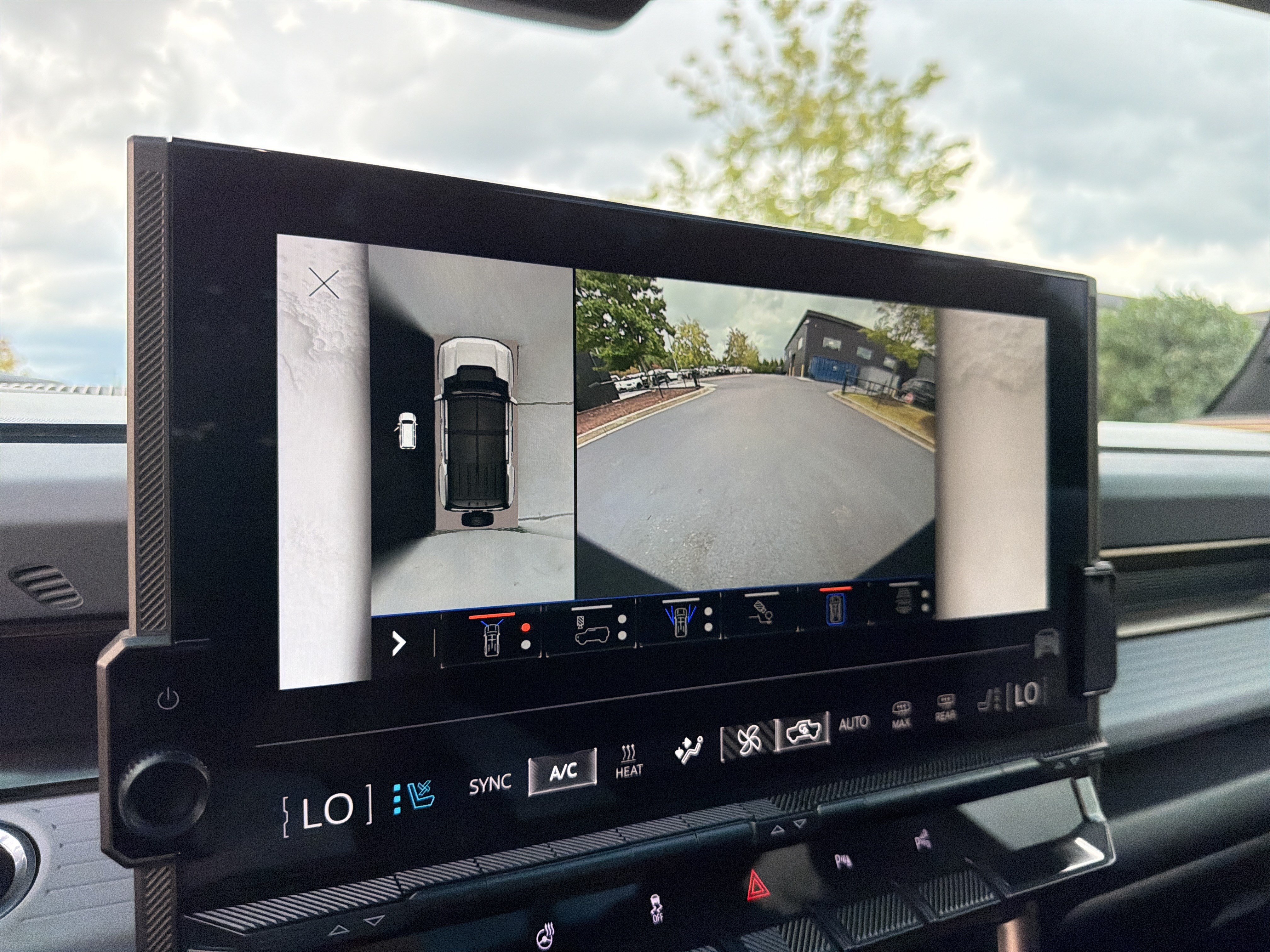 Used 2024 GMC Hummer EV 3X w/ LPO, Illumination Package AWD/4WD image 40