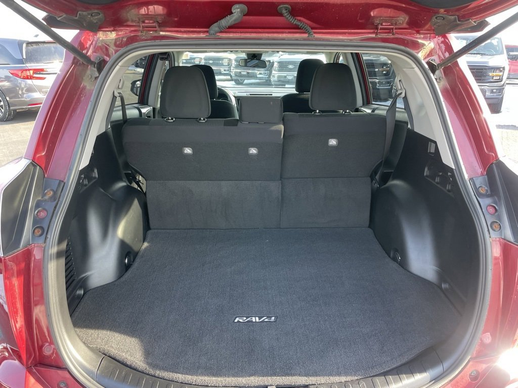 Used 2018 Toyota RAV4 LE image 27