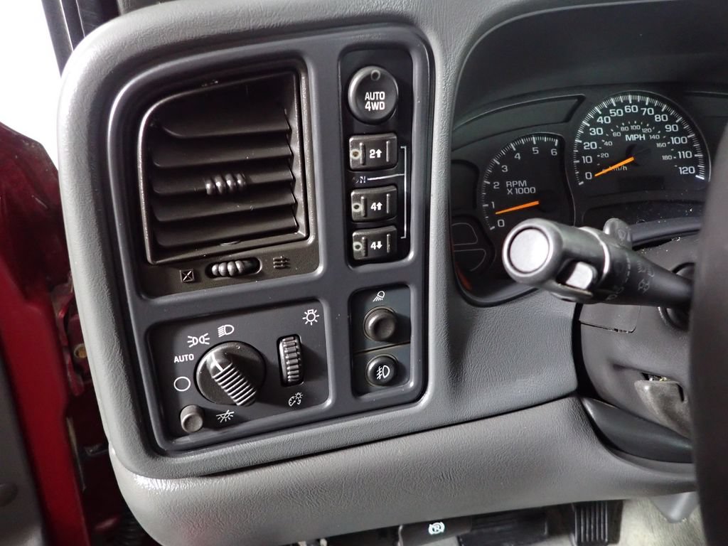 Used 2005 Chevrolet Silverado 1500 4x4 Crew Cab image 17