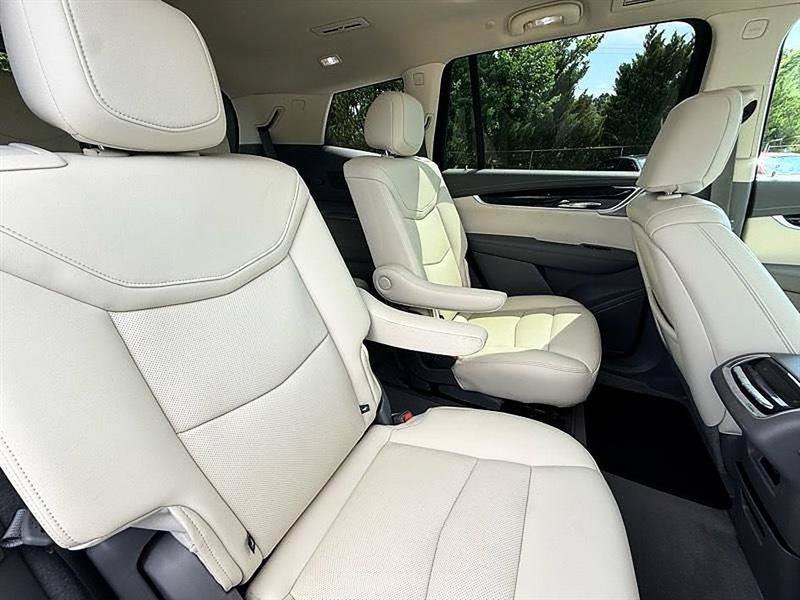 Used 2022 Cadillac XT6 Premium Luxury w/ Technology Package FWD image 20