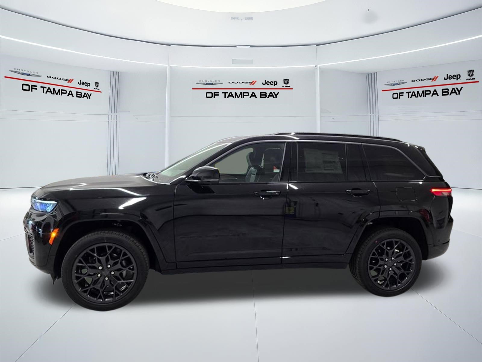 New 2026 Jeep Grand Cherokee Summit w/ Obsidian Package AWD/4WD image 3