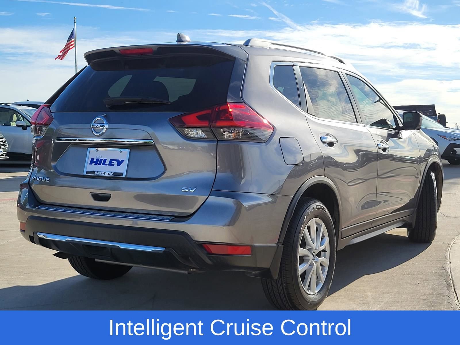 Used 2018 Nissan Rogue SV w/ Premium Package image 4