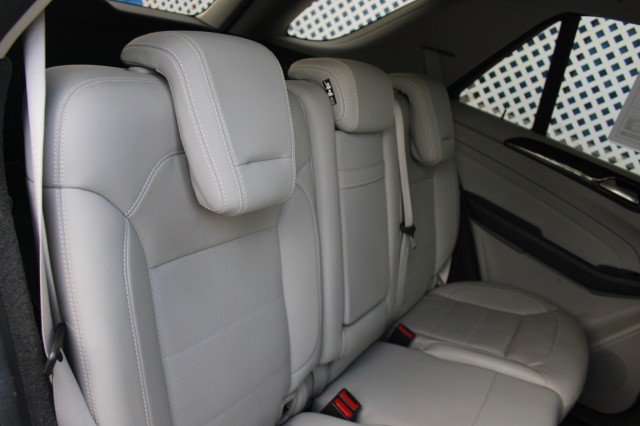 Used 2014 Mercedes-Benz ML 350 BlueTEC 4MATIC w/ Premium 1 Package image 18