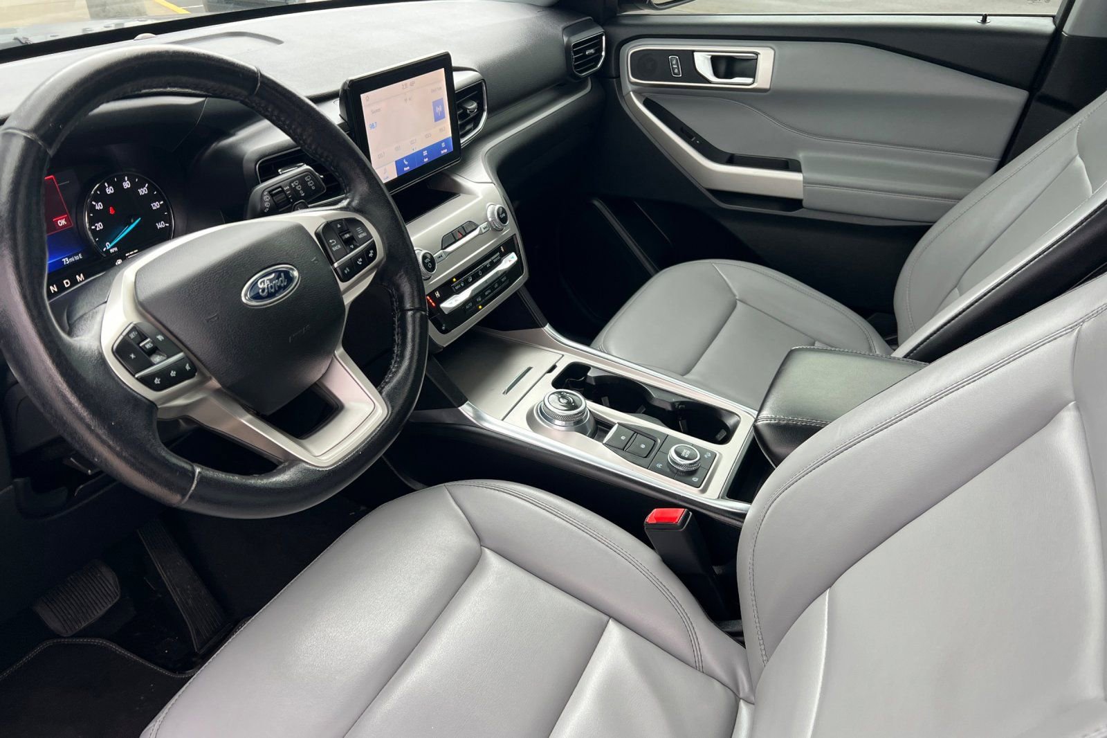 Used 2021 Ford Explorer XLT w/ Equipment Group 202A image 7