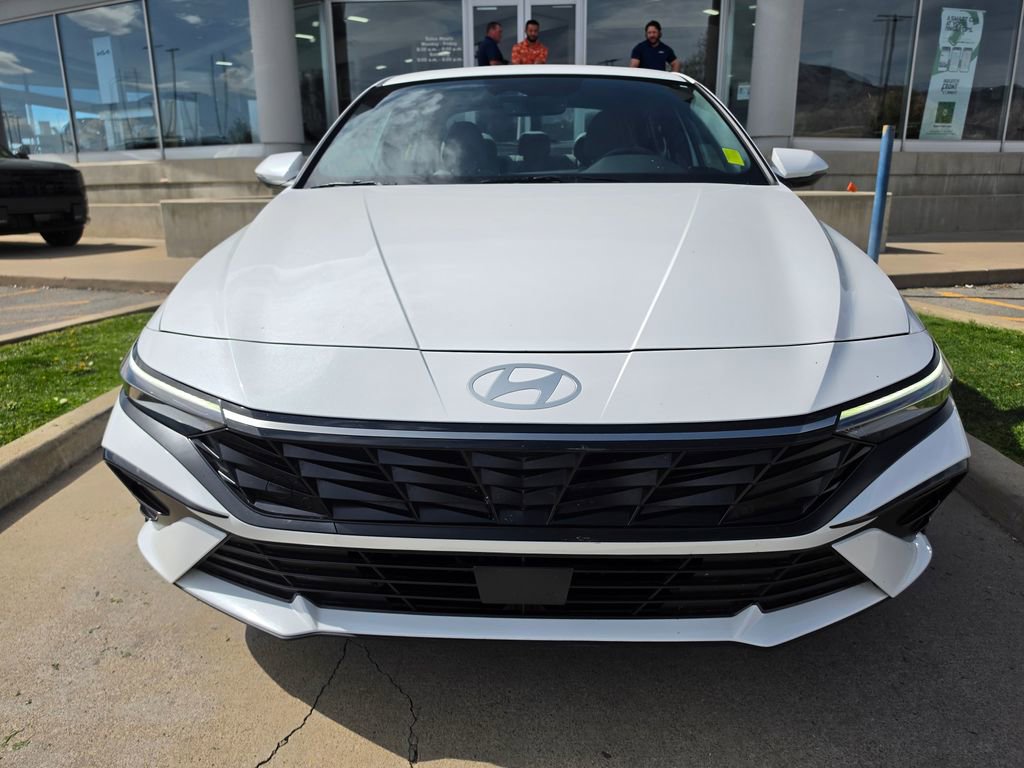 Used 2025 Hyundai Elantra Limited image 2