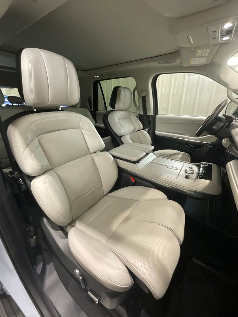 Used 2025 Lincoln Navigator Reserve image 15