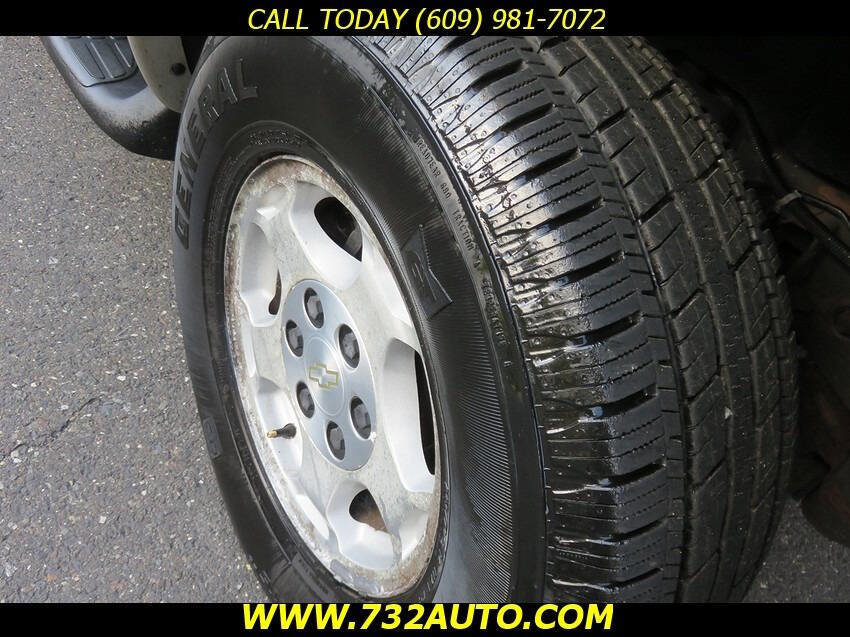 Used 2004 Chevrolet Suburban LT w/ Preferred Equipment Group AWD/4WD image 13