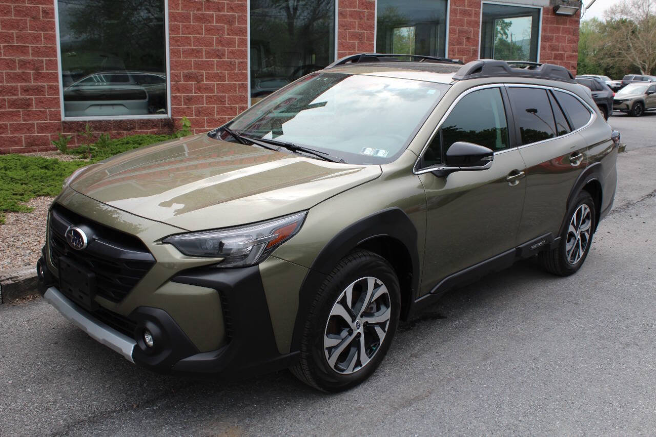 Used 2025 Subaru Outback Limited XT AWD/4WD image 2