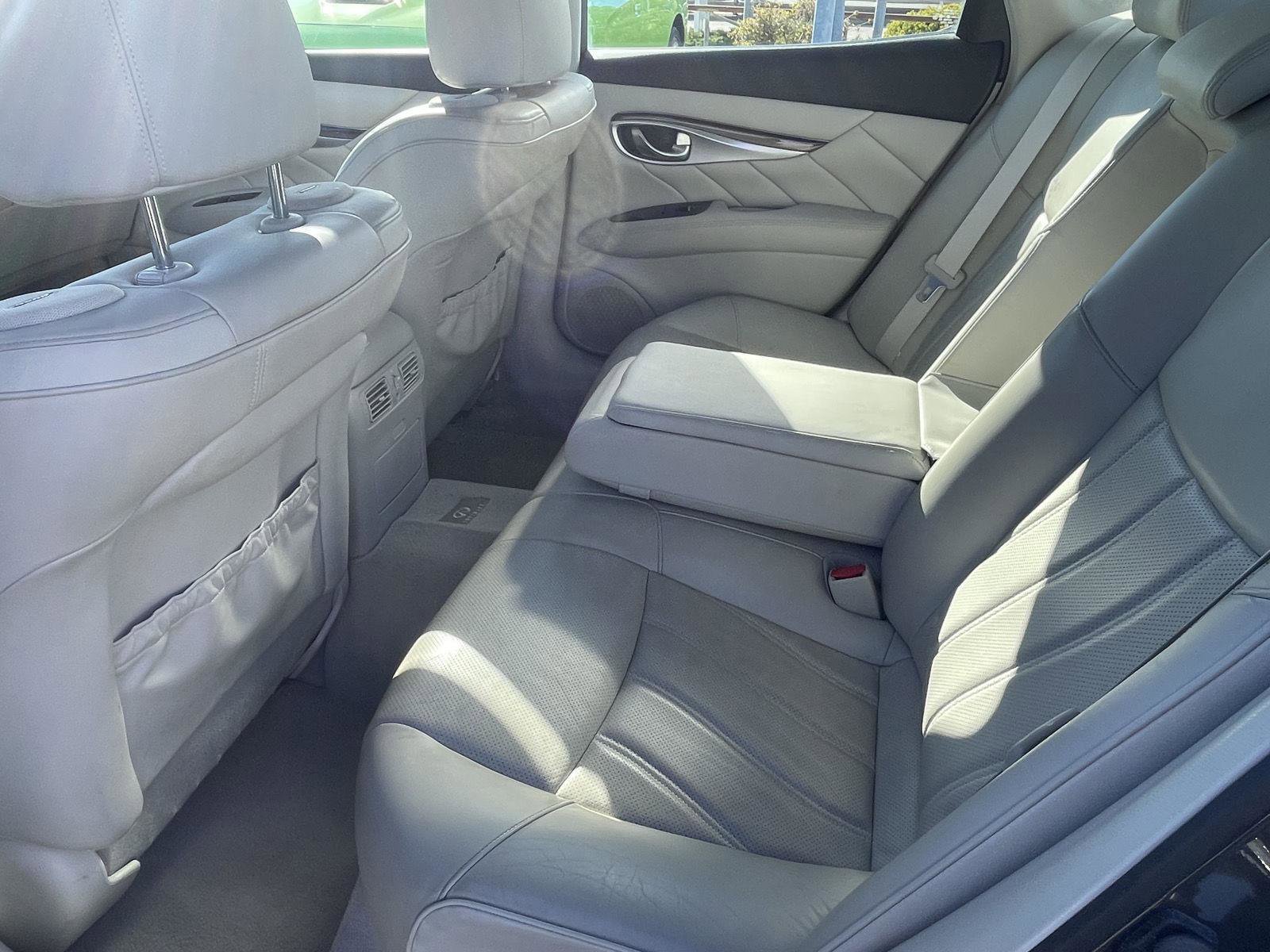Used 2012 INFINITI M37 x w/ Deluxe Touring Pkg AWD/4WD image 8