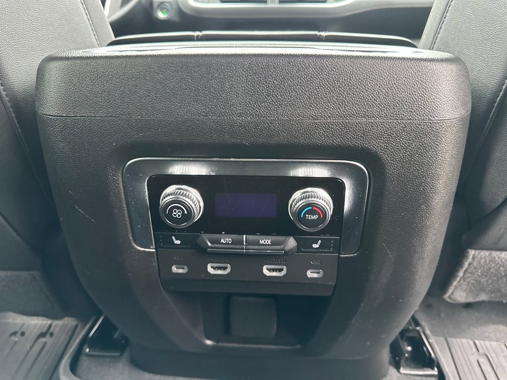 Used 2023 GMC Yukon SLT w/ SLT Luxury Package image 38