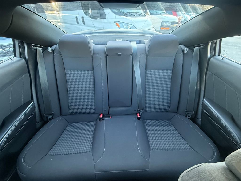 Used 2019 Dodge Charger R/T w/ Blacktop Package image 17