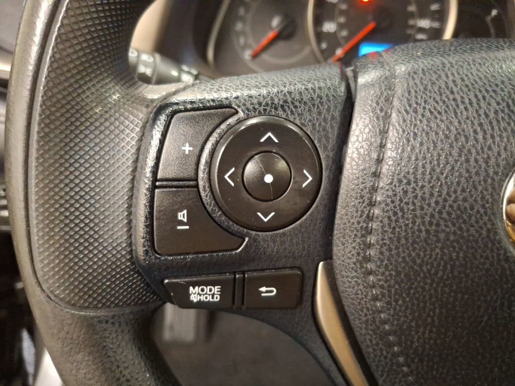 Used 2013 Toyota RAV4 XLE image 18