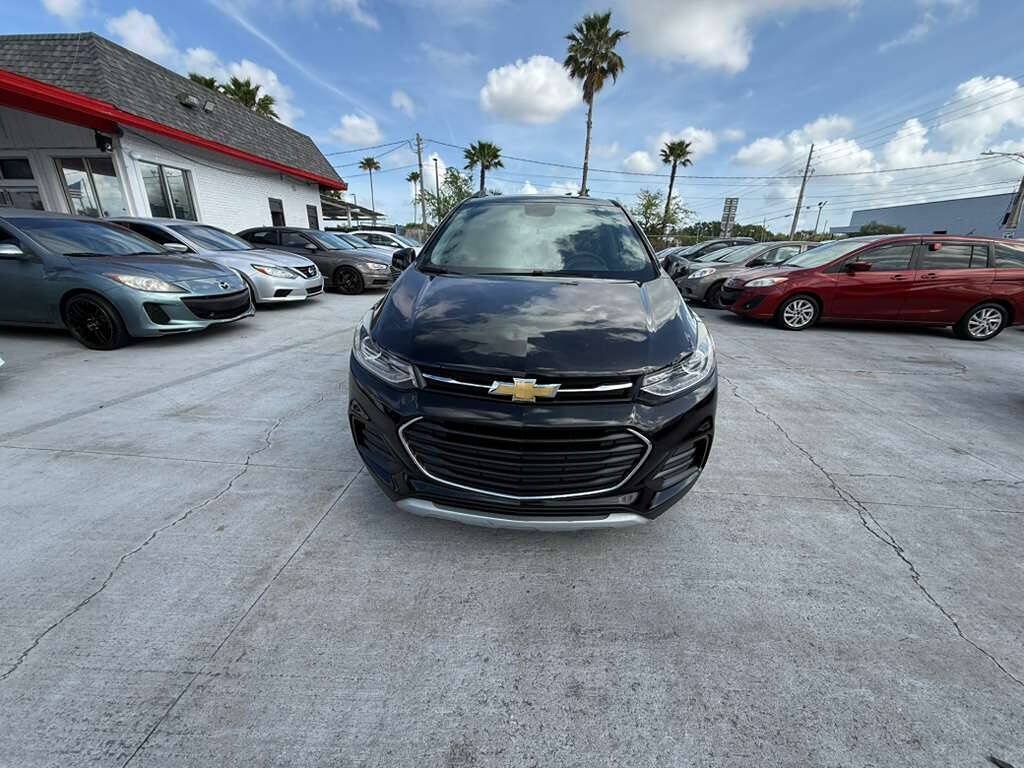 Used 2020 Chevrolet Trax LT w/ Driver Confidence Package FWD image 1