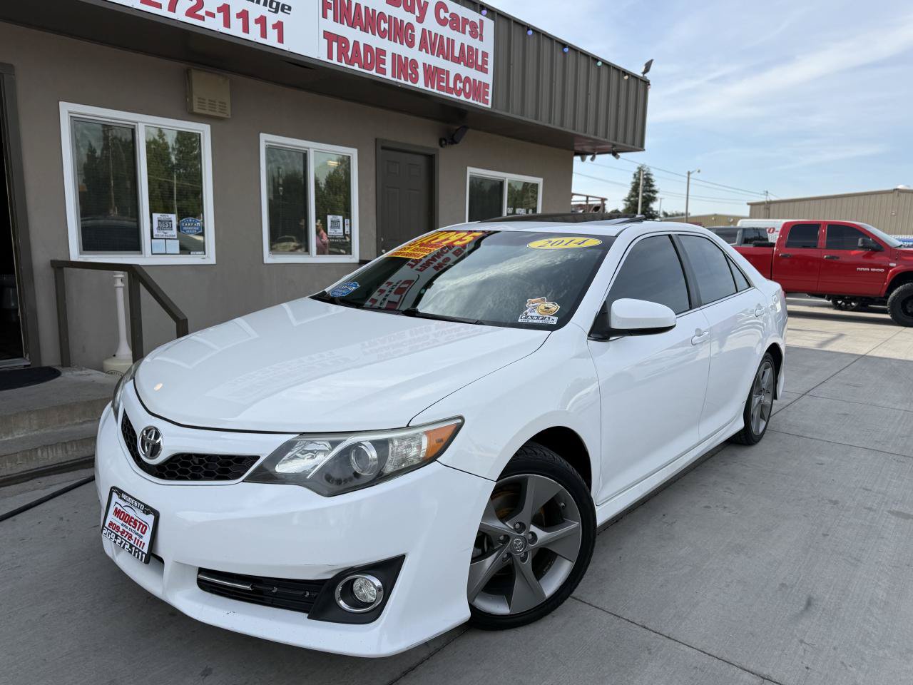 Used 2014 Toyota Camry SE w/ Moonroof Package FWD image 7