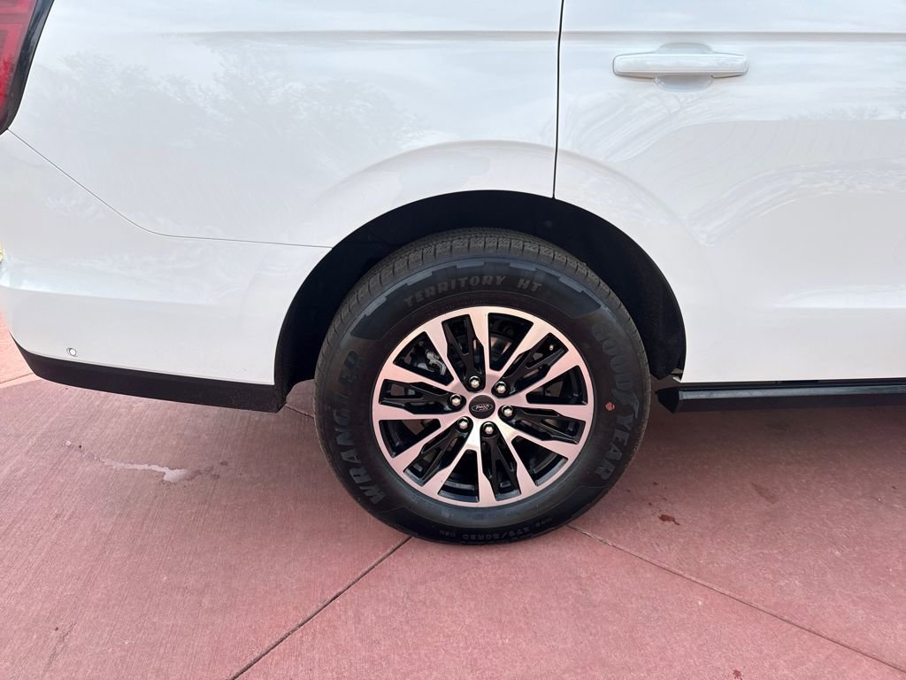 Certified 2025 Ford Expedition Platinum image 33