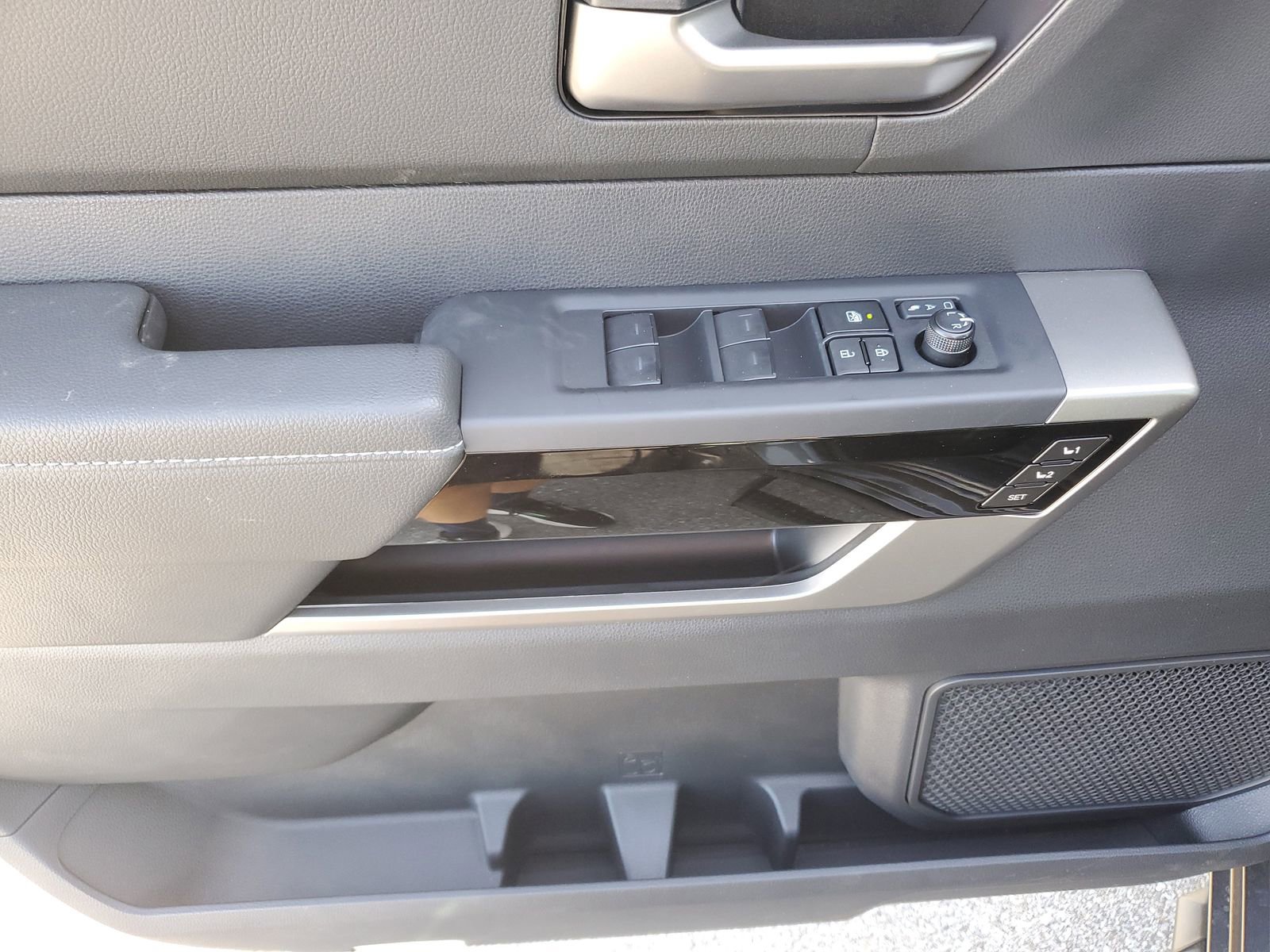 New 2026 Toyota Tundra Limited AWD/4WD image 19