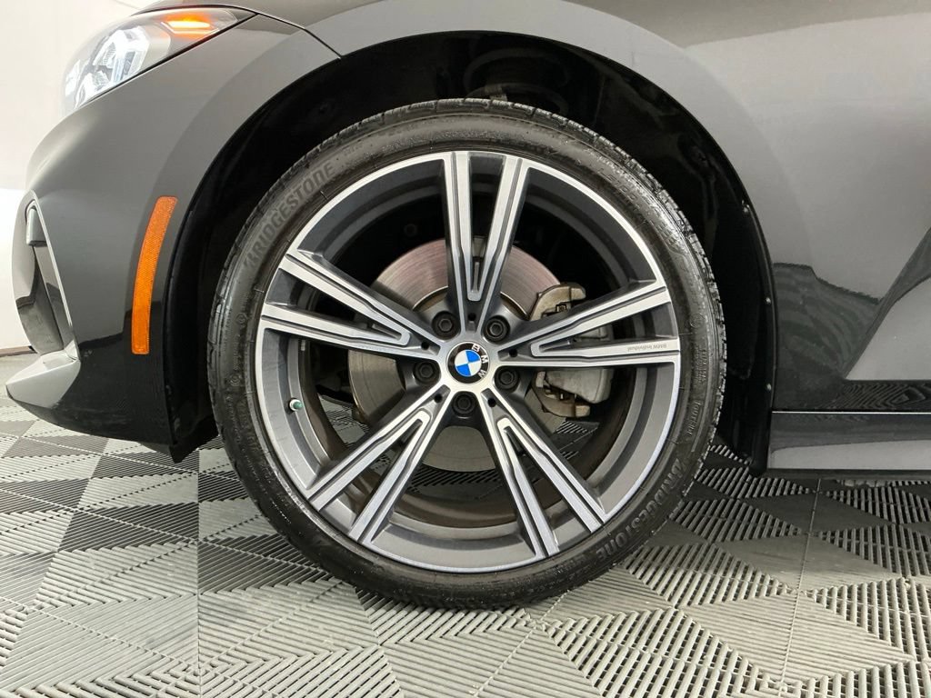 Certified 2024 BMW 330i xDrive Sedan w/ Convenience Package AWD/4WD image 32