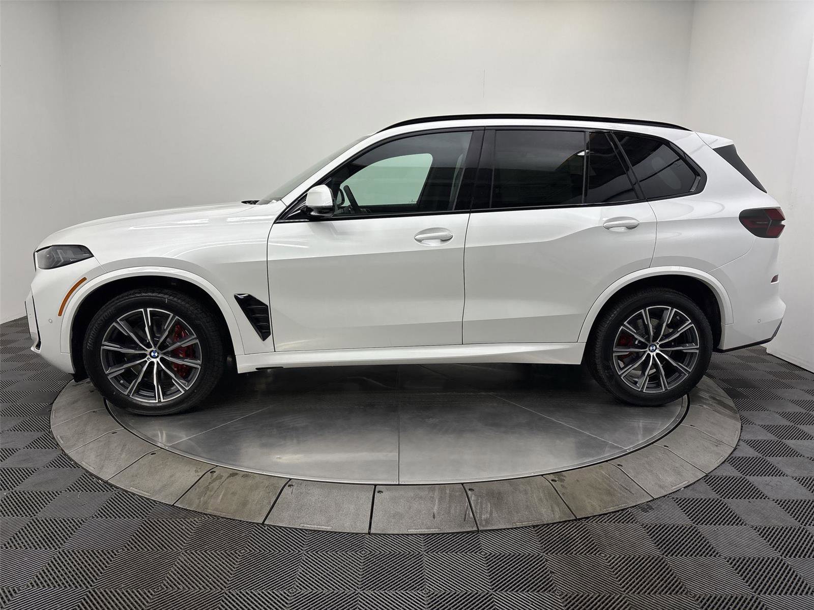 New 2026 BMW X5 xDrive40i w/ M Sport Package image 16