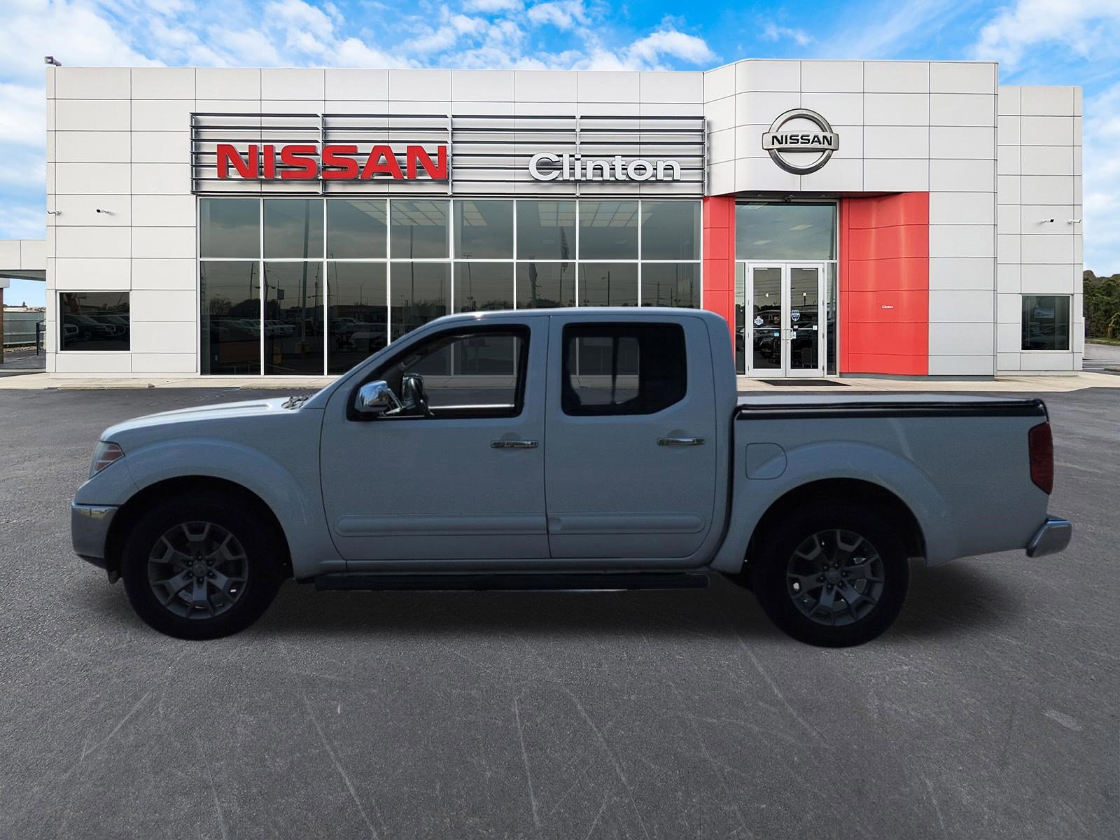 Used 2019 Nissan Frontier SL image 6