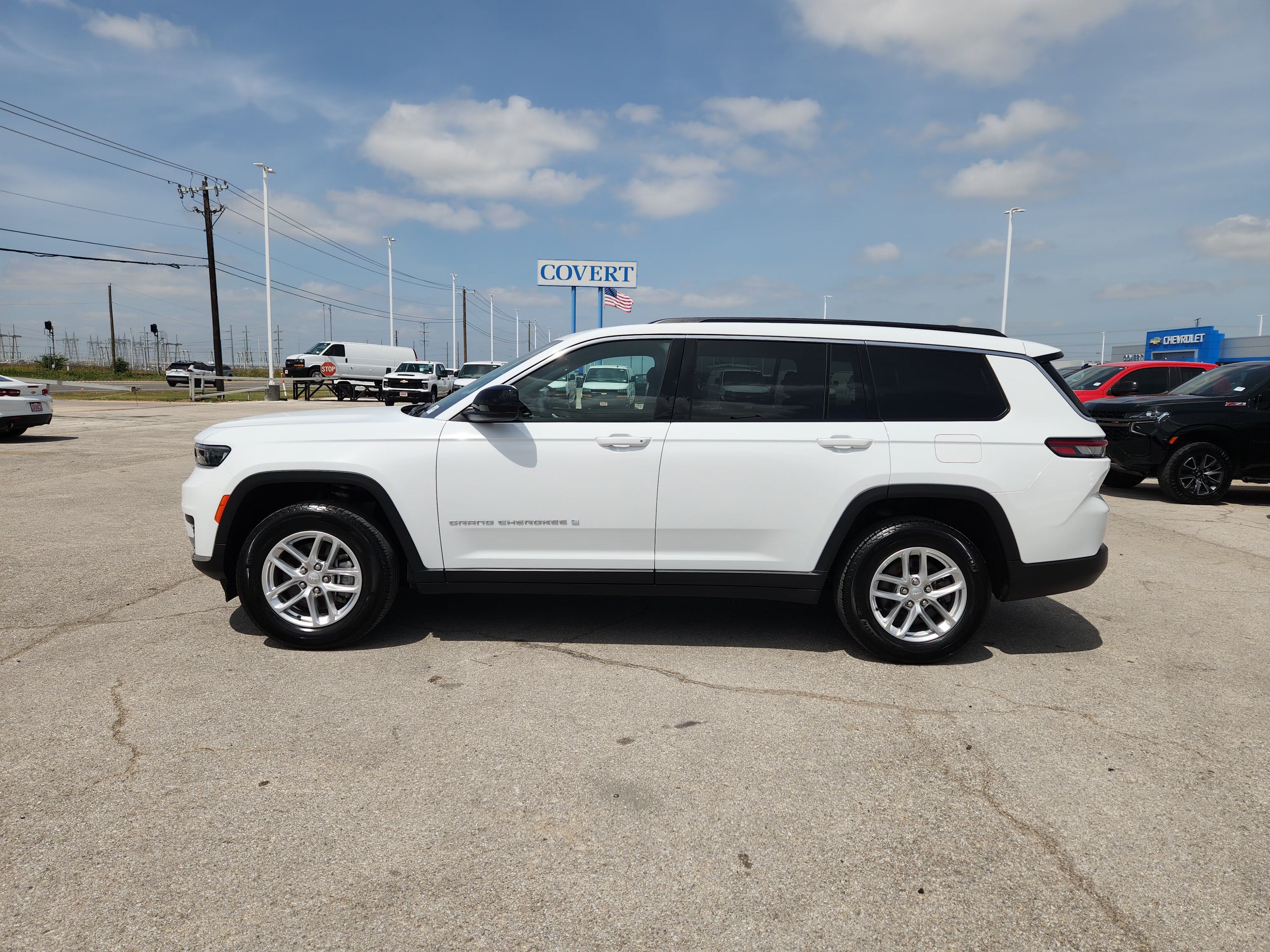 Used 2025 Jeep Grand Cherokee L Laredo w/ Luxury Tech Group I AWD/4WD image 4