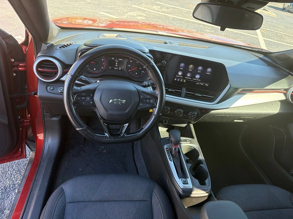 Used 2024 Chevrolet Trax RS FWD image 17