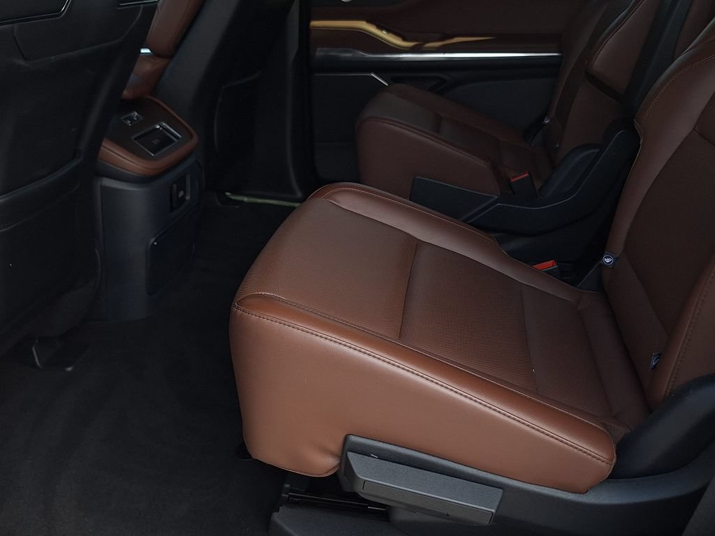 Used 2025 Lincoln Navigator Reserve AWD/4WD image 12