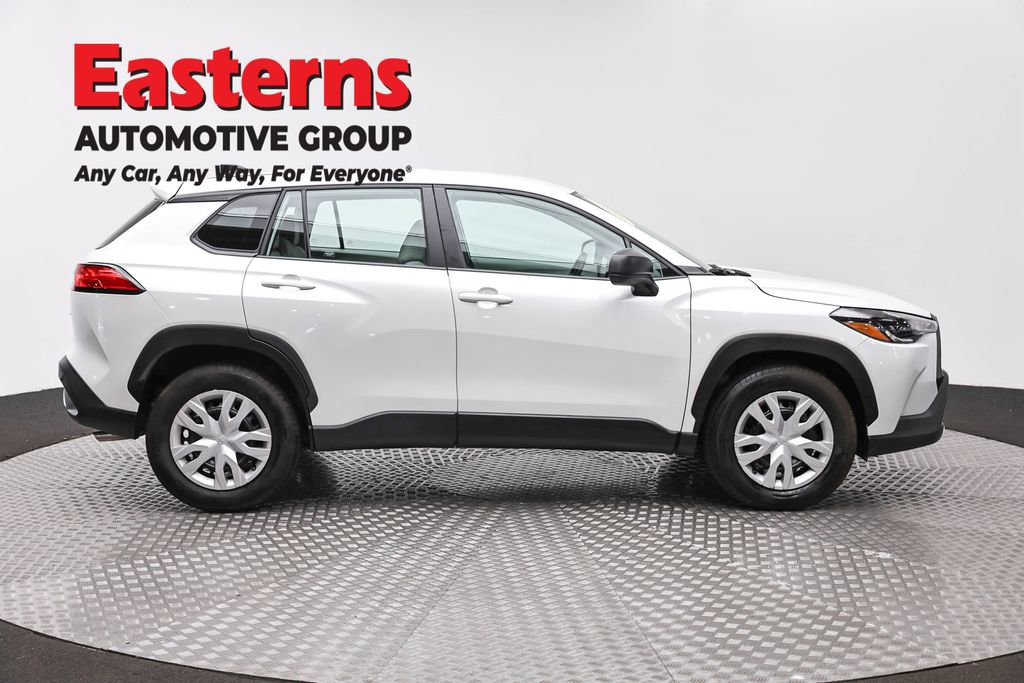 Used 2024 Toyota Corolla Cross L AWD/4WD image 4