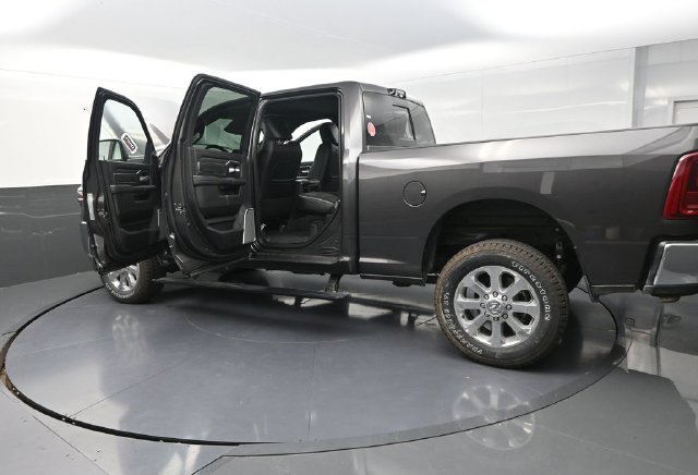 New 2026 RAM 2500 Laramie AWD/4WD image 34