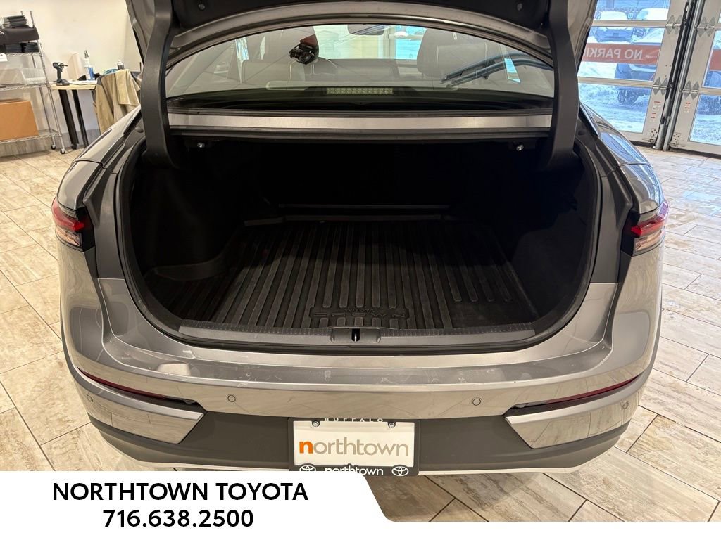 Used 2023 Toyota Crown Limited image 29