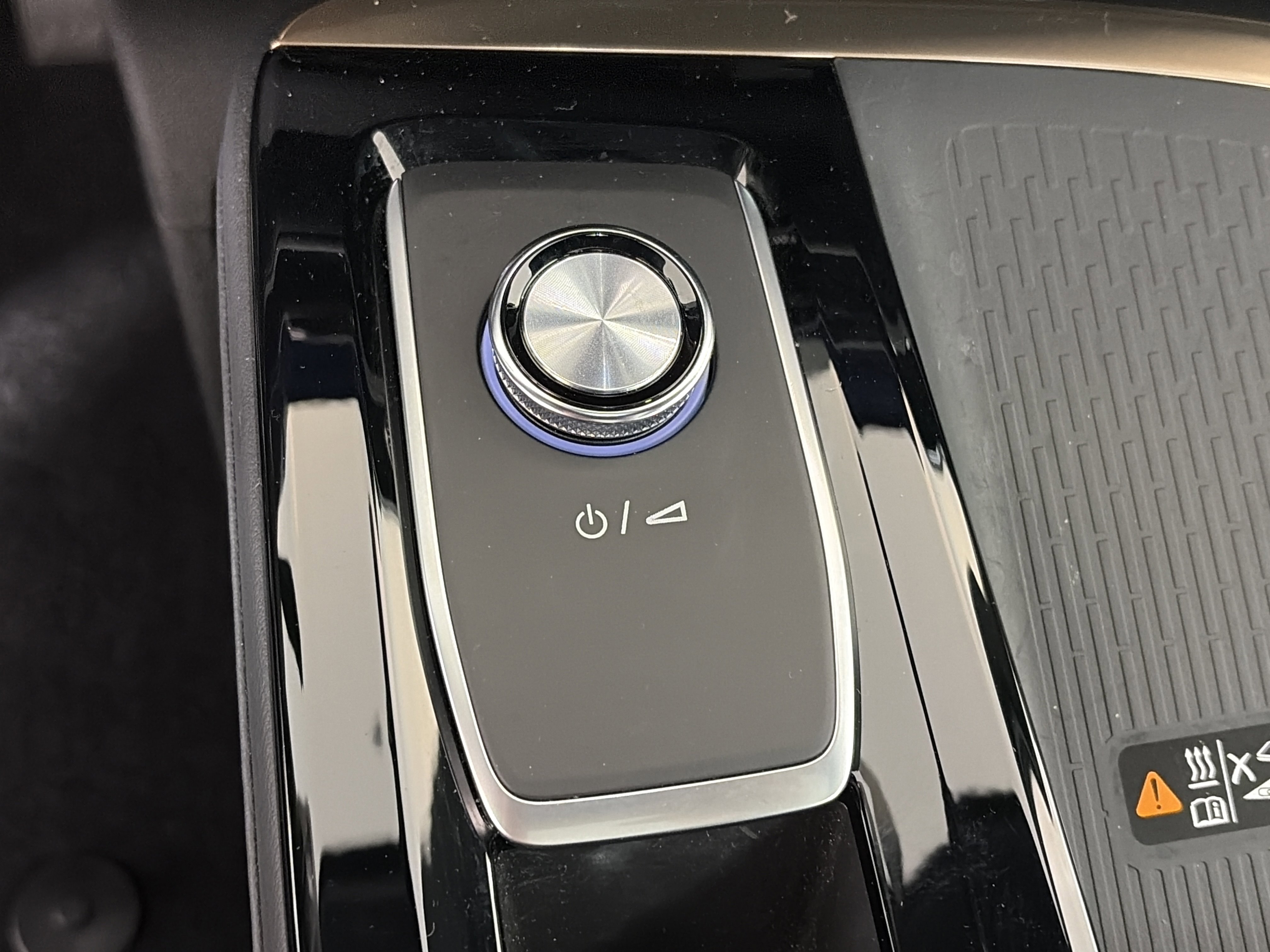 Certified 2025 Buick Enclave Avenir AWD/4WD image 27
