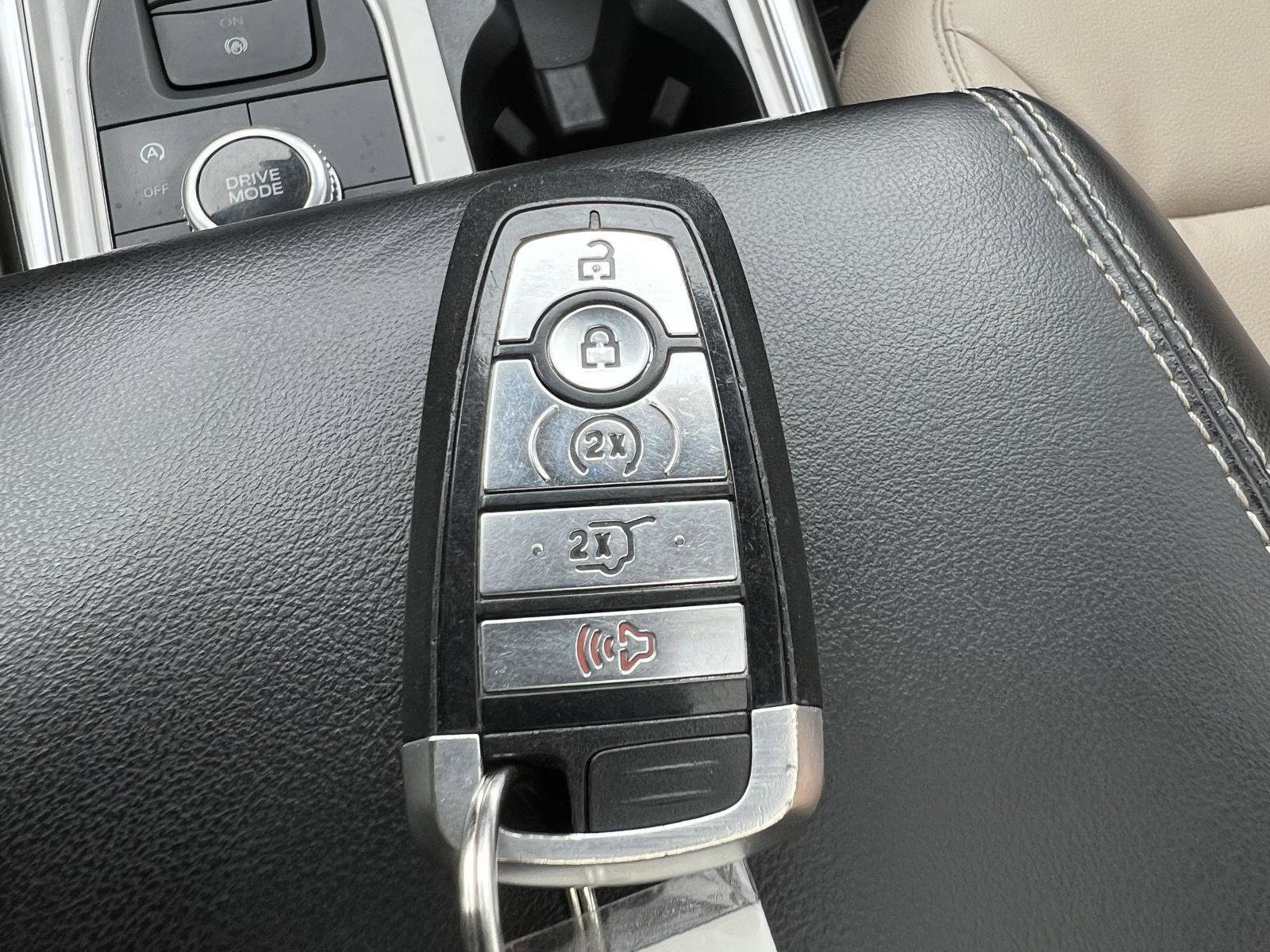 Used 2020 Ford Explorer XLT w/ Equipment Group 202A AWD/4WD image 39