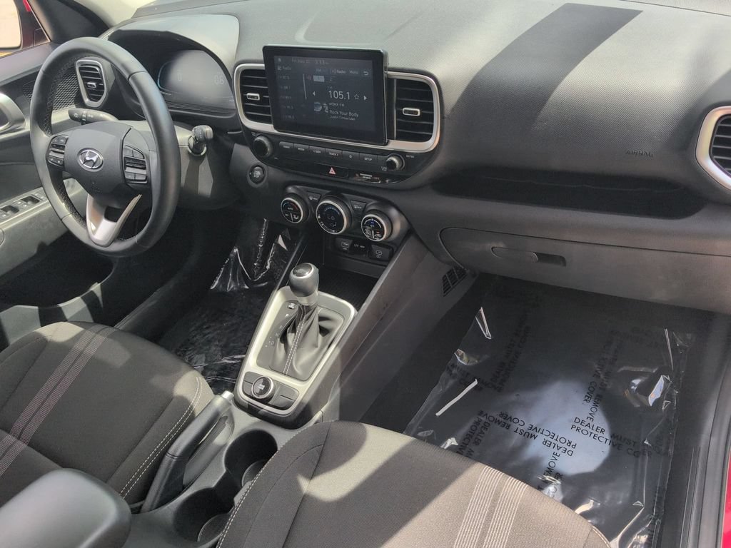Used 2025 Hyundai Venue SEL FWD image 31