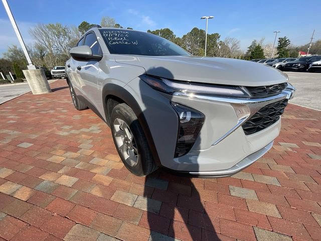 Used 2025 Chevrolet Trax LT w/ Driver Confidence Package image 6