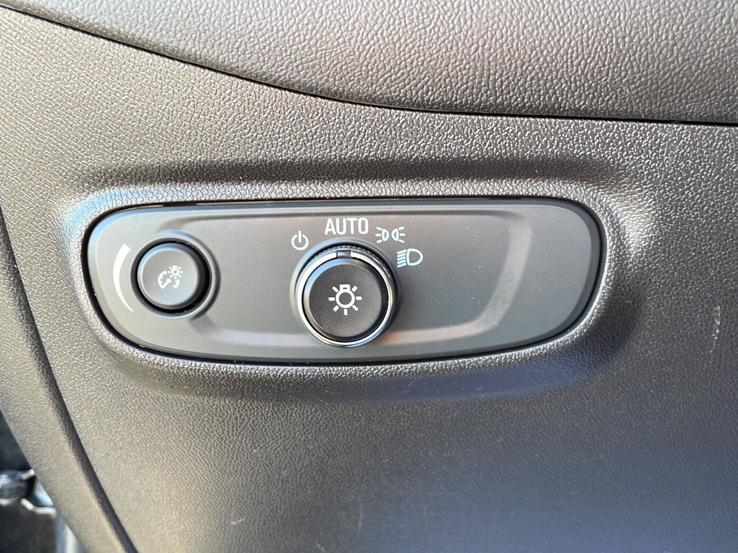 Used 2023 Chevrolet Equinox LS w/ LS Convenience Package FWD image 12