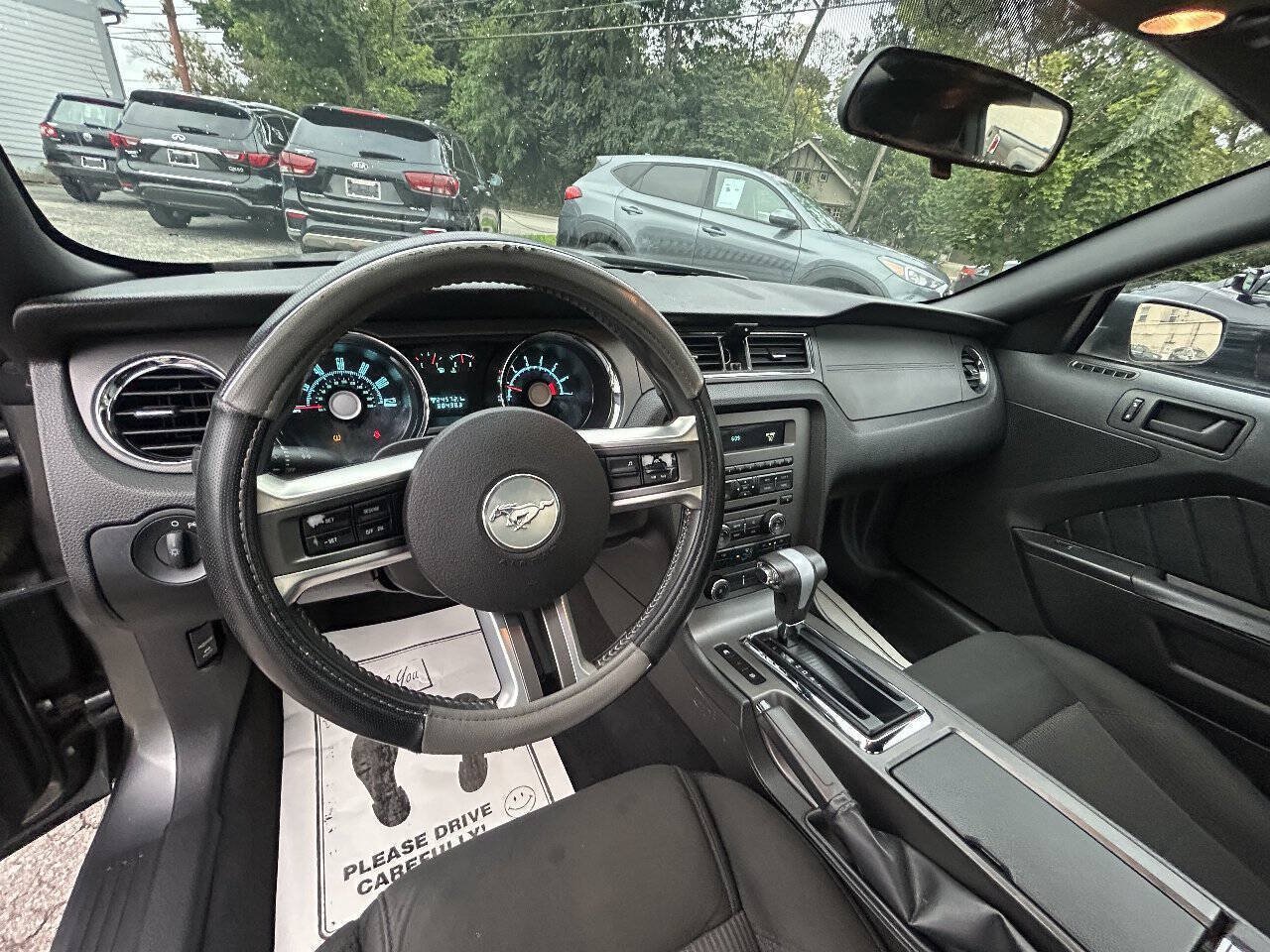 Used 2010 Ford Mustang Coupe RWD image 5