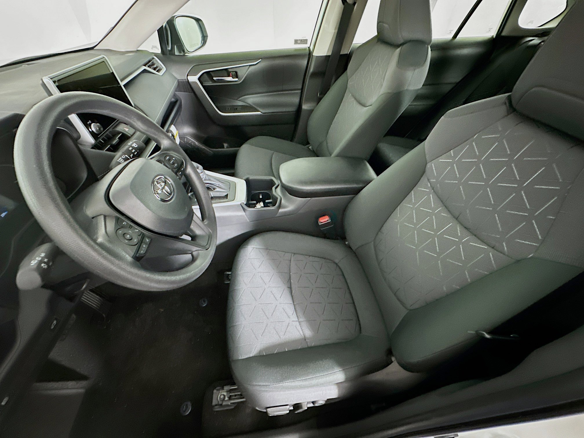 Used 2025 Toyota RAV4 XLE w/ Convenience Package image 13