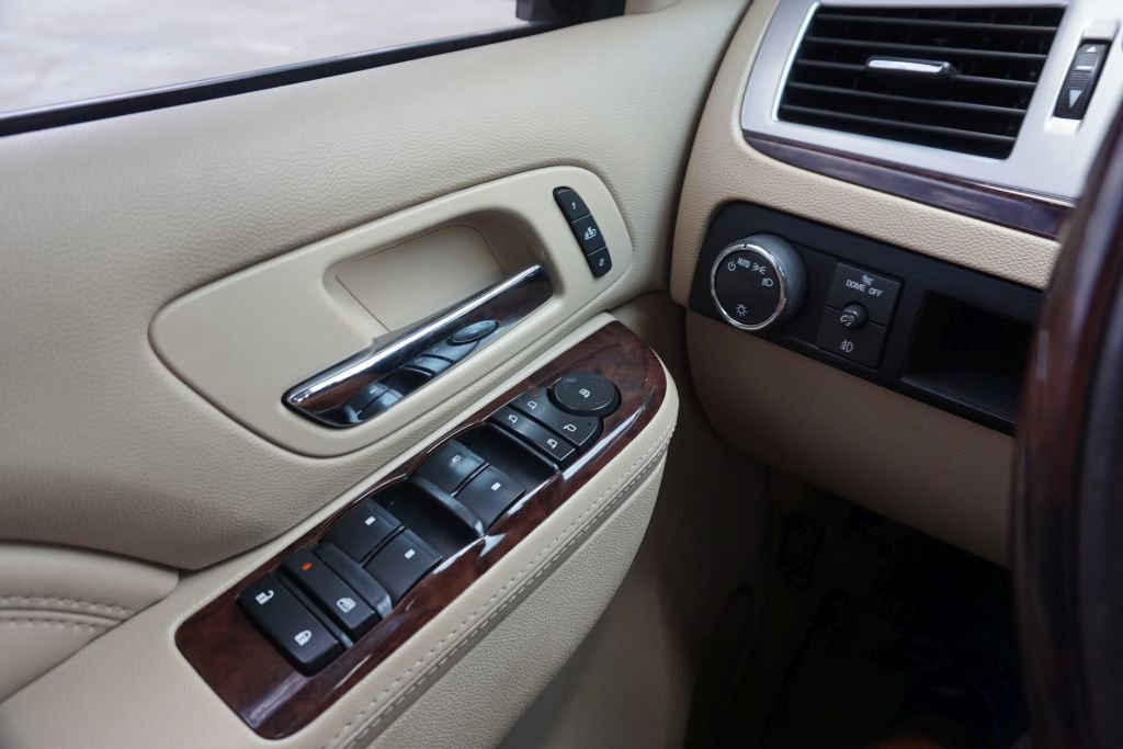 Used 2013 Cadillac Escalade Premium AWD/4WD image 37