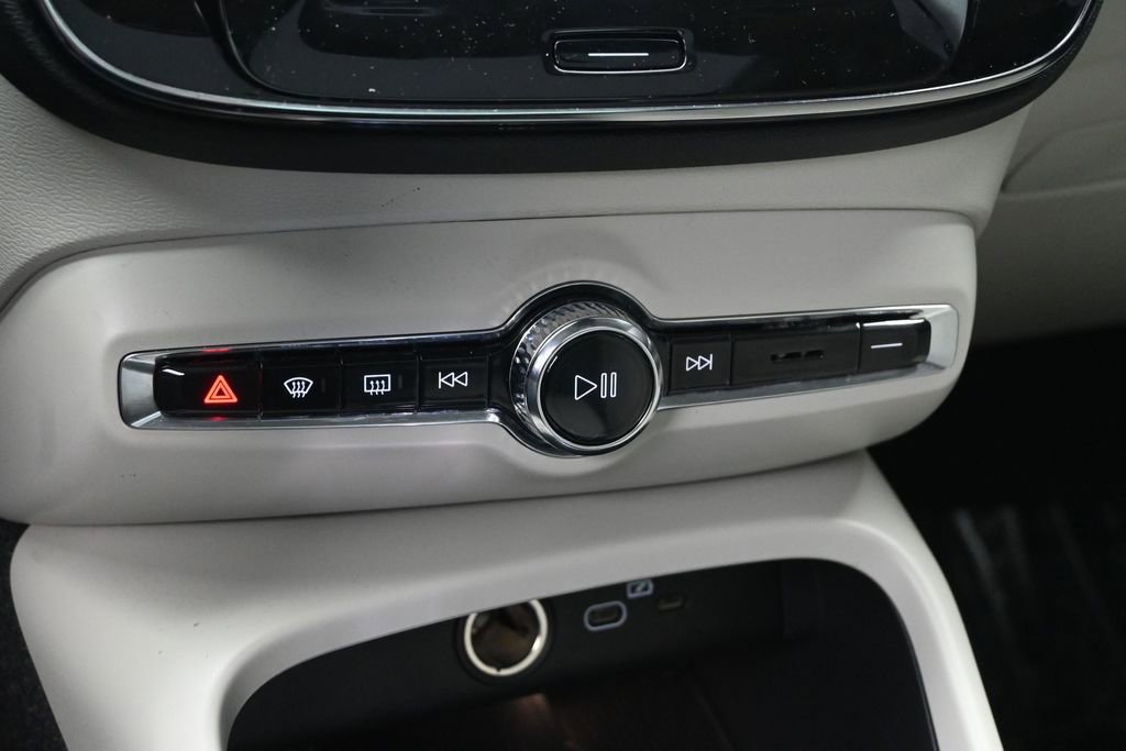 Used 2023 Volvo XC40 B5 Ultimate w/ Protection Package Premier AWD/4WD image 19