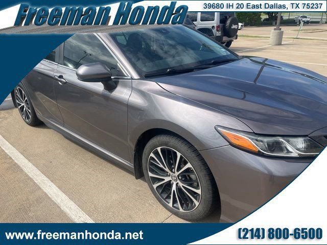Used 2020 Toyota Camry SE image 1